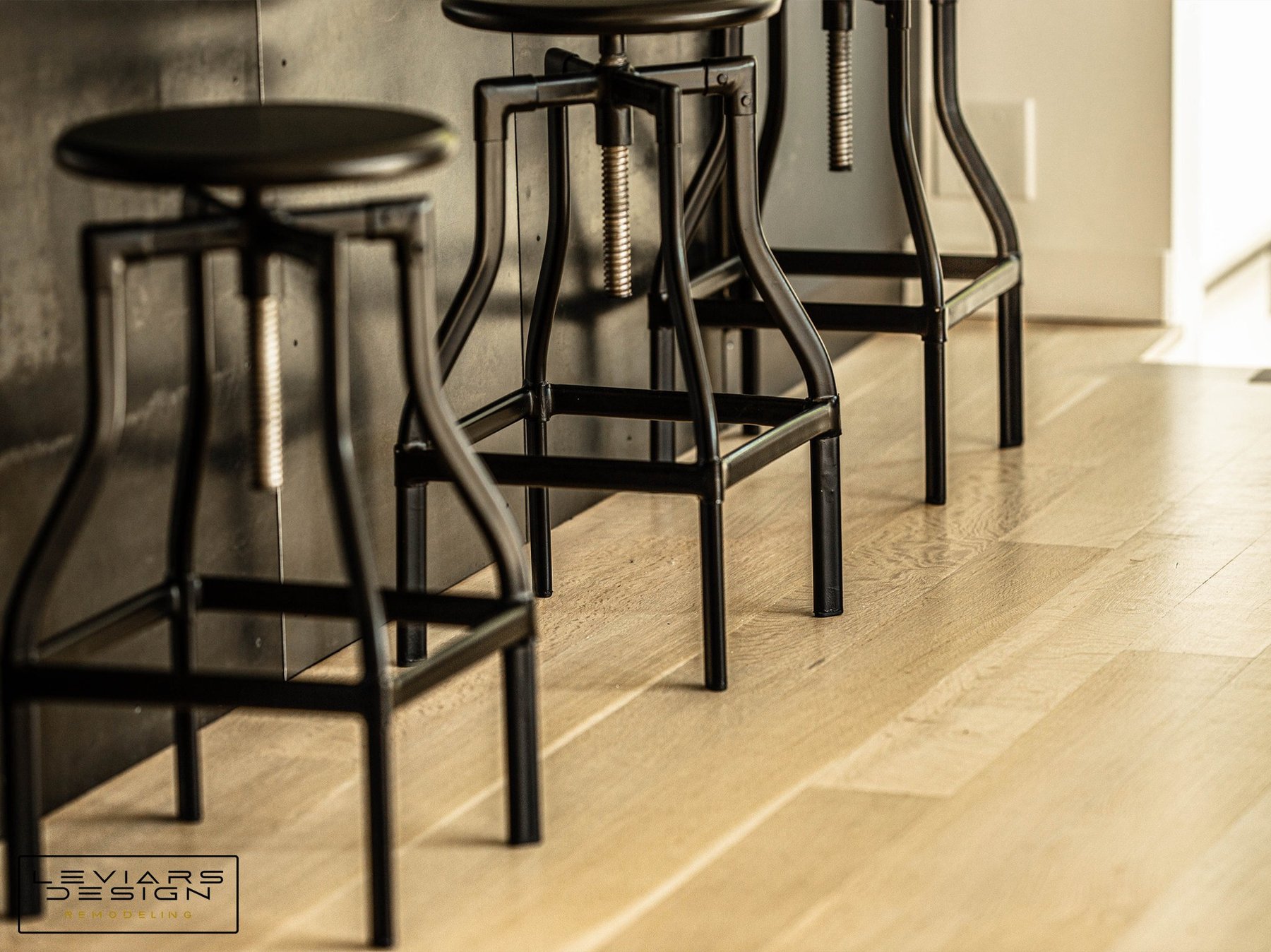 Kitchen-adjacent floor