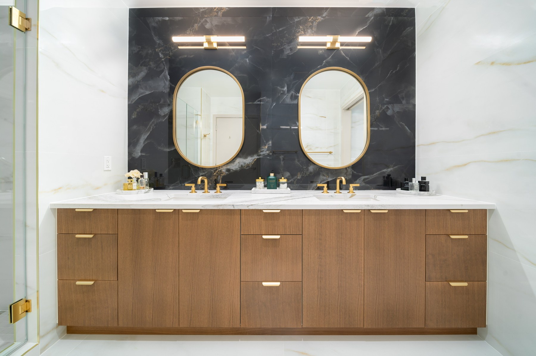 Double vanity with black marble